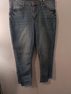 Women's Mid Blue Ankle Crop Jeans